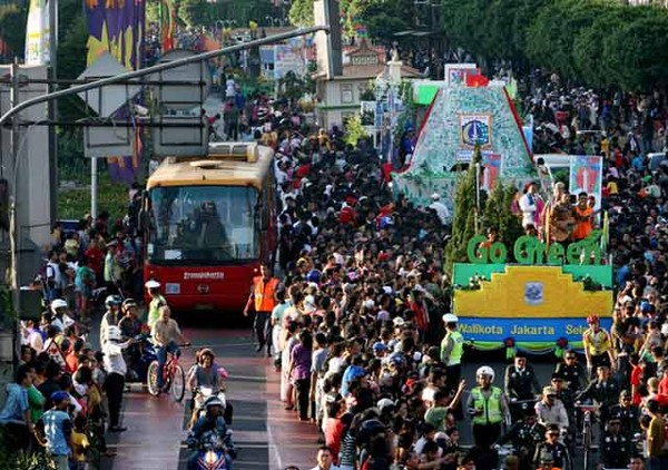 Ribuan Warga Padati Jakarnaval 2011