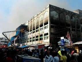 12 Jam Api Berkobar di Pasar Sentral Makassar, Pedagang Kebingungan