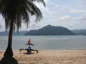 Pantai Karanggongso, Pantai Nan Indah dan Tenang