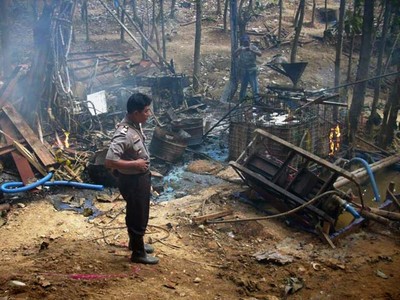 Fasilitas PT IMN Dibakar Massa