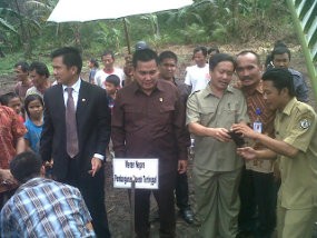 Suka Duka Menteri PDT di Pedalaman