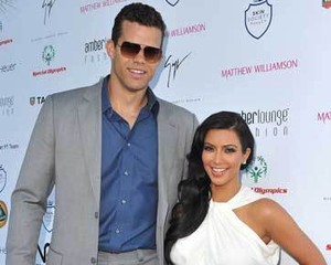 Kim Kardashian Dibuatkan Louboutin Sepatu Istimewa