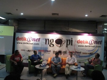 Acara berlangsung dengan di moderatori oleh Wicak Hidayat Managing Editor detikINET.