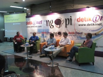 Diskusi ini juga dihadiri oleh komunitas dari id-Android, id-iPhone, idBlackberry, dan Nokia.