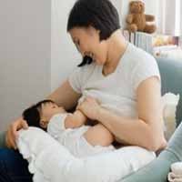 Enam Mitos Salah Bikin Ibu Stop Menyusui