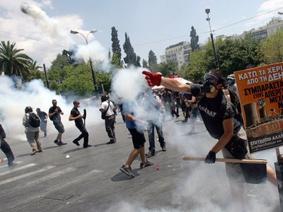 Demo Rusuh di Yunani