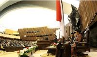  Yang Aneh dari Gedung Mewah Senator
