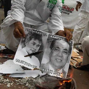 FPI Bakar Gambar Eks Pimred Playboy dan Ketua MA