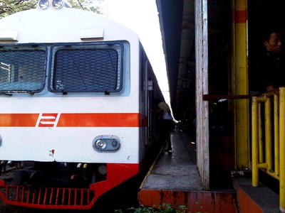 KRL Commuter Line Resmi Beroperasi