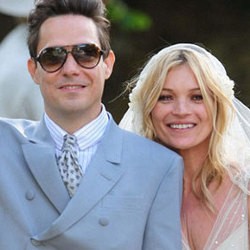 Kate Moss Resmi Dinikahi Jamie Hince