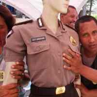 Lomba Memegang Polisi Palsu Warnai HUT ke 65 Bhayangkara