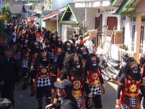 Ruwatan 7 Anak Rambut Gimbal di Dieng Berlangsung Meriah