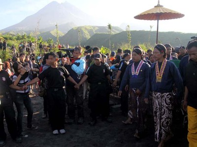 Anak Mbah Maridjan Pimpin Labuhan Merapi  