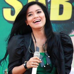 Titi Kamal & Christian Sugiono Nggak Ngoyo Punya Anak