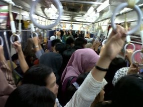 Penumpang Commuter Line Keluhkan Kurangnya Gerbong Khusus Wanita