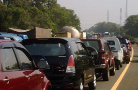 Ada Penyempitan Jalan, Tol Merak-Jakarta Macet 5 Km