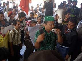  Kisruh Pasar Raya Padang, Mahasiswa Geruduk DPRD