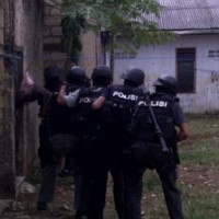 Didatangi Densus, Putri Terduga Teroris Terheran-heran