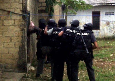 Densus Geledah Rumah Terduga Teroris