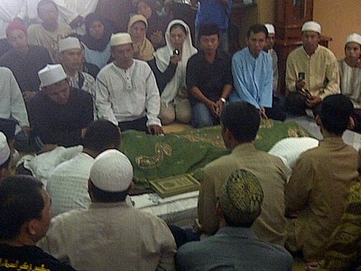 Duka di Rumah Zainuddin MZ