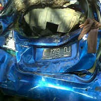 Ban Meletus di Tol, Honda Jazz Dokter Muda Hantam Pengendara Motor