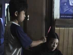 Bagas Habiskan Waktu Bermain Untuk Rawat Ibunya yang Idap Scleroderma