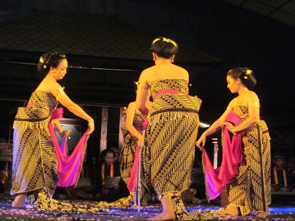 Tari Klasik Kraton Surakarta Suguhan Ala Bangsawan