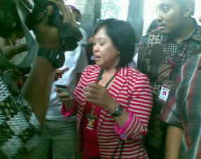 Sepupu Sebut Nunun Sering Berkomunikasi dengan Adang