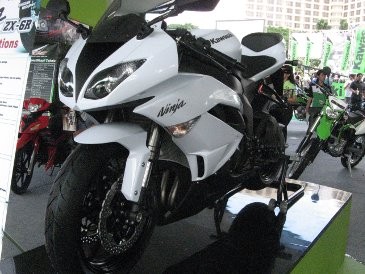 Menaksir Harga Kawasaki Ninja  ZX 6R