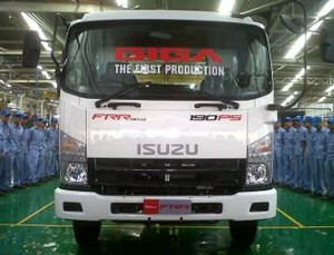 Isuzu Lahirkan 2 Truk Medium