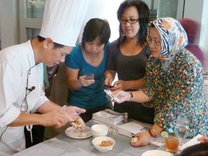 Serunya Belajar Teknik Melipat dan Membentuk Dim Sum