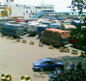 Hatta Kambing Hitamkan Perawatan Kapal Soal Penumpukan di Merak
