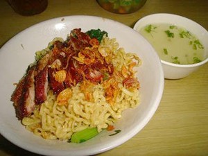 Mie Pinangsia Kondang dari Pasar Gede