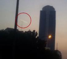 Garis Cahaya Misterius Juga Terlihat di Langit Jakarta