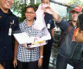 KPK Diberi Celana Dalam & Mobil Mainan