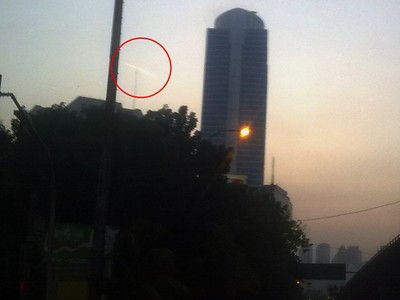 Cahaya Misterius Melintasi Jakarta