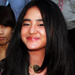 10 Kontroversi Dewi Persik (1)