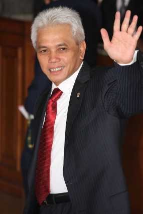  Hatta Klaim Tak Ada Lagi Pejabat Negara Pakai BBM Subsidi