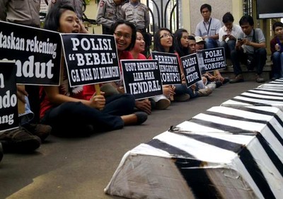 ICW Bawa Polisi Tidur ke Mabes Polri 