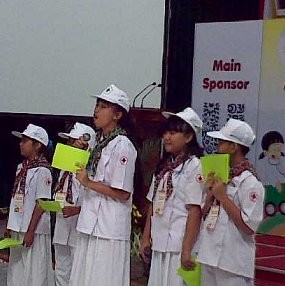 Lima Dokter Kecil Sindir Perokok Lewat Puisi