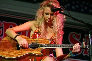 Taylor Swift Luncurkan Parfum Baru