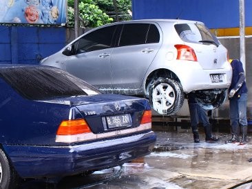 Cuci Mobil Hidrolik Berbahaya?