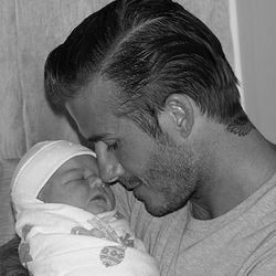 Ini Dia Foto Putri Pertama David & Victoria Beckham