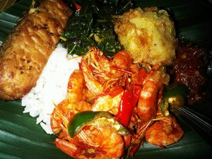 Makan Murmer di Warung Mbak Harni