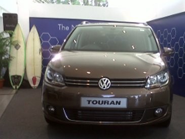 VW: 40 Unit New Touran Bakal Laku di 2011