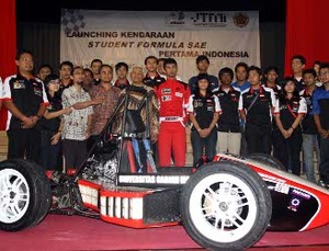 Mobil Formula UGM Siap Bersaing di Jepang