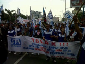 Ratusan Pekerja Semarang Demo Tolak RUU BPJS