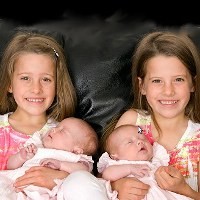 Melahirkan Bayi Kembar Identik 2 Kali Tanpa Bantuan Obat