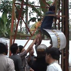 Dipergoki Warga, 2 Pencuri Kabel Terjebak di Menara BTS