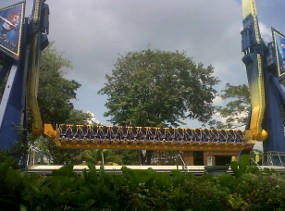 Penumpang Tornado Diturunkan Secara Manual Untuk Keselamatan